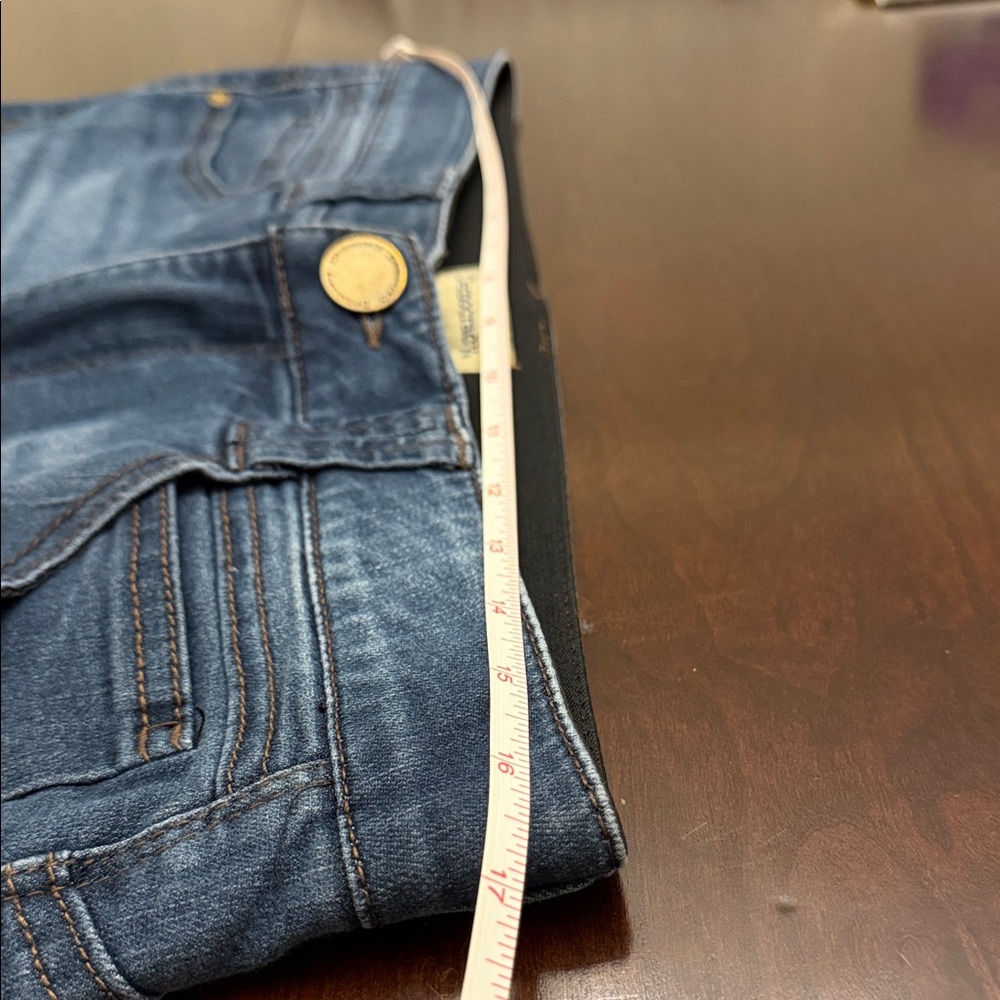 Democracy Women's Blue Jeans - Picture 5 of 9